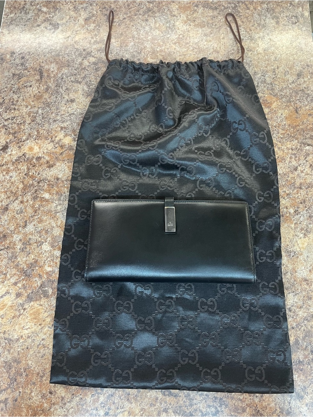 Gucci leather bifold flap wallet with GG dustbag in great condition